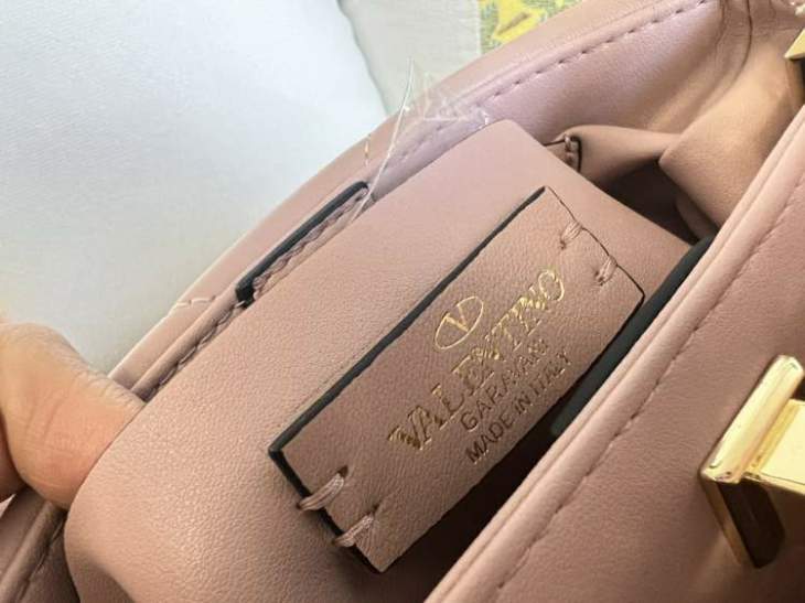 Picture of Valentino Handbags _SKUfw156548323fw